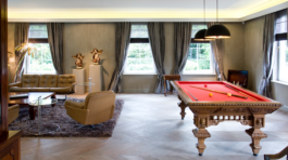 Moulures-ORAC-avec-éclairage-Led-dans-pièce-Billard